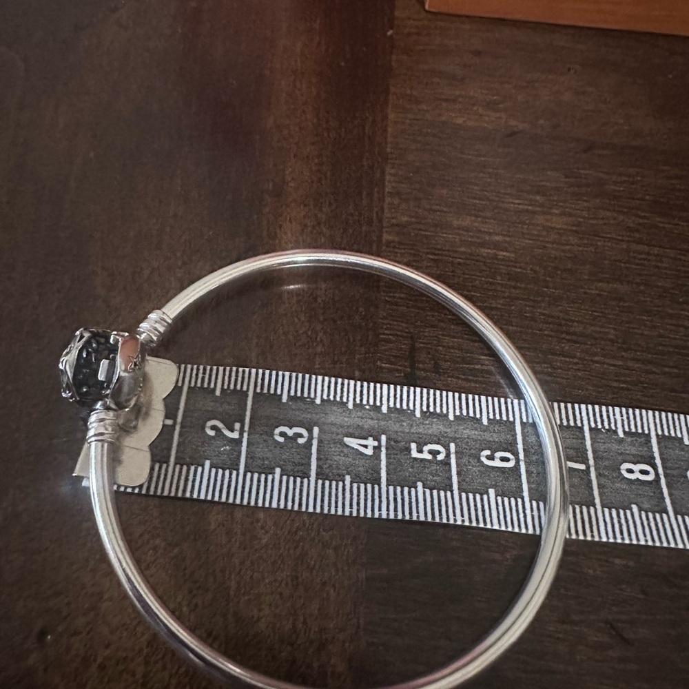 Chic Silver Bracelet with Black Stone